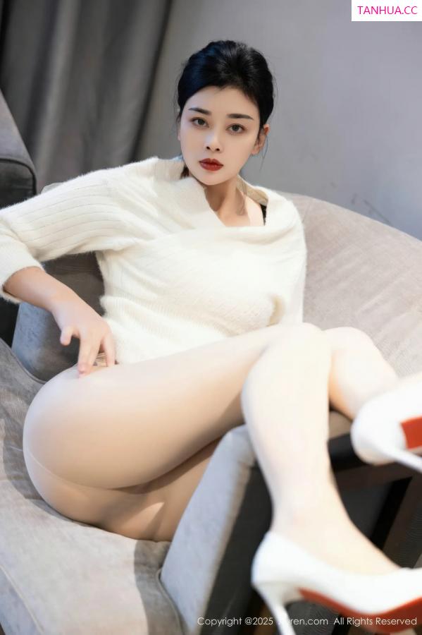   [XiuRen]高清写真图 2025.11.14 No.10986 徐清妍 肉色丝袜第14张图片